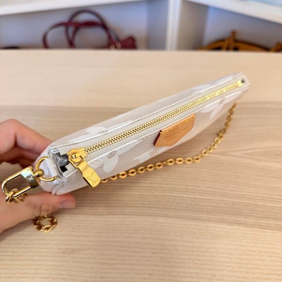 Louis Vuitton Monogram Giant By The Pool Multi Pochette Accessories Brume Small - Picture 9 of 11